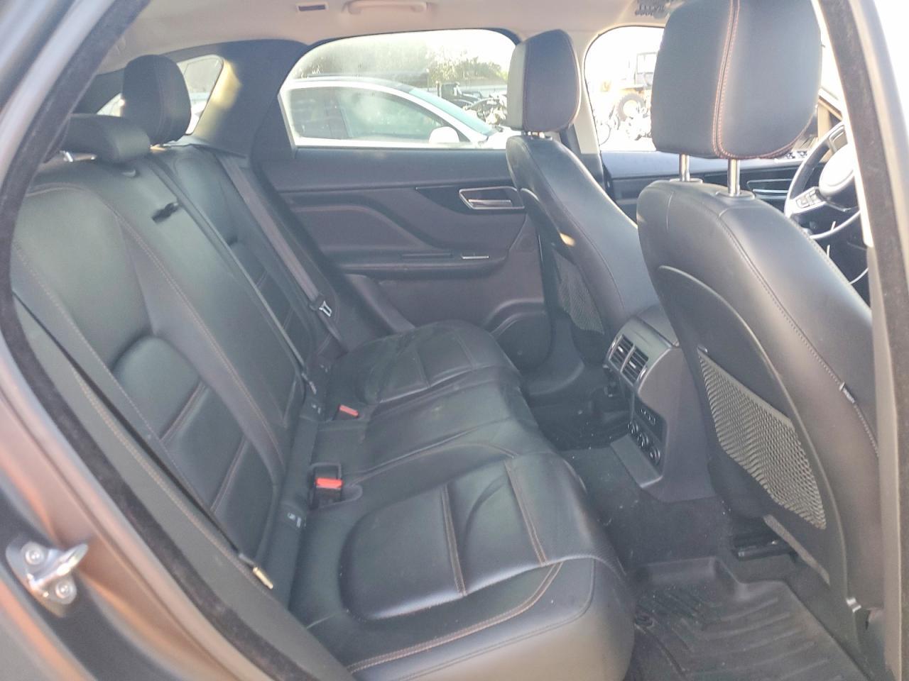 2018 Jaguar F-pace Prestige