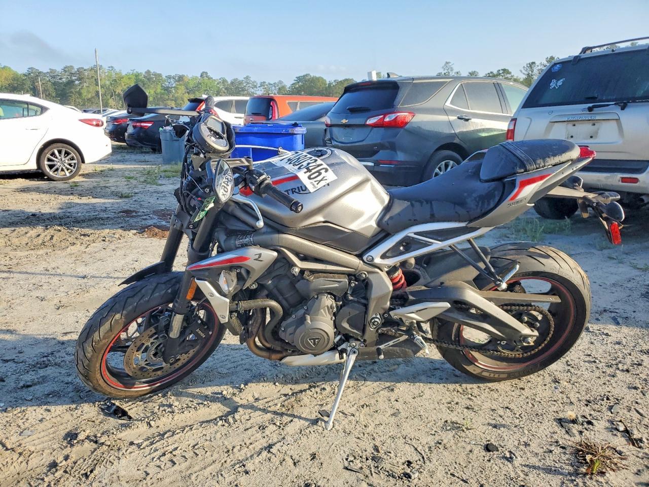 2022 Triumph Street Triple R