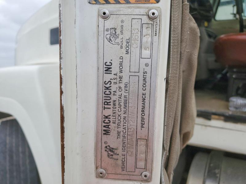 2001 Mack CH613 Semi Truck
