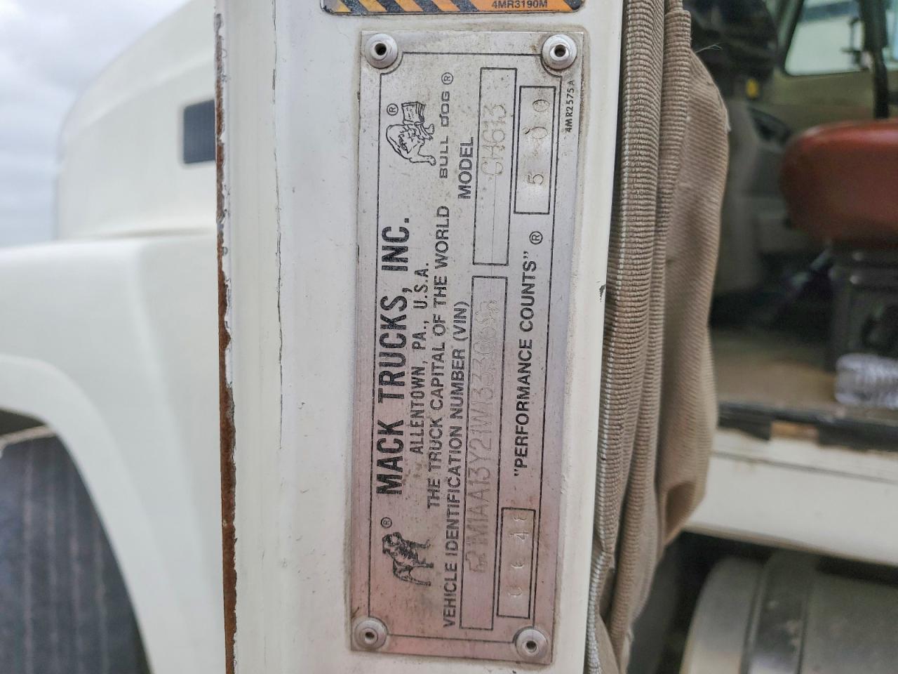 2001 Mack CH613 Semi Truck