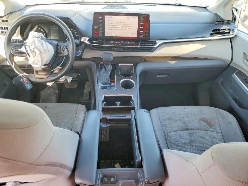 2022 Toyota Sienna le 8-passenger
