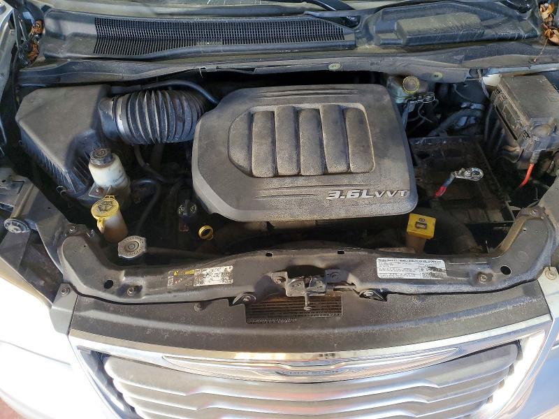 2013 Chrysler Town & Country Touring