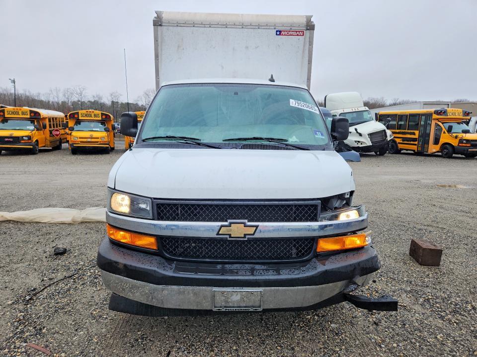 2022 Chevrolet Express box Truck