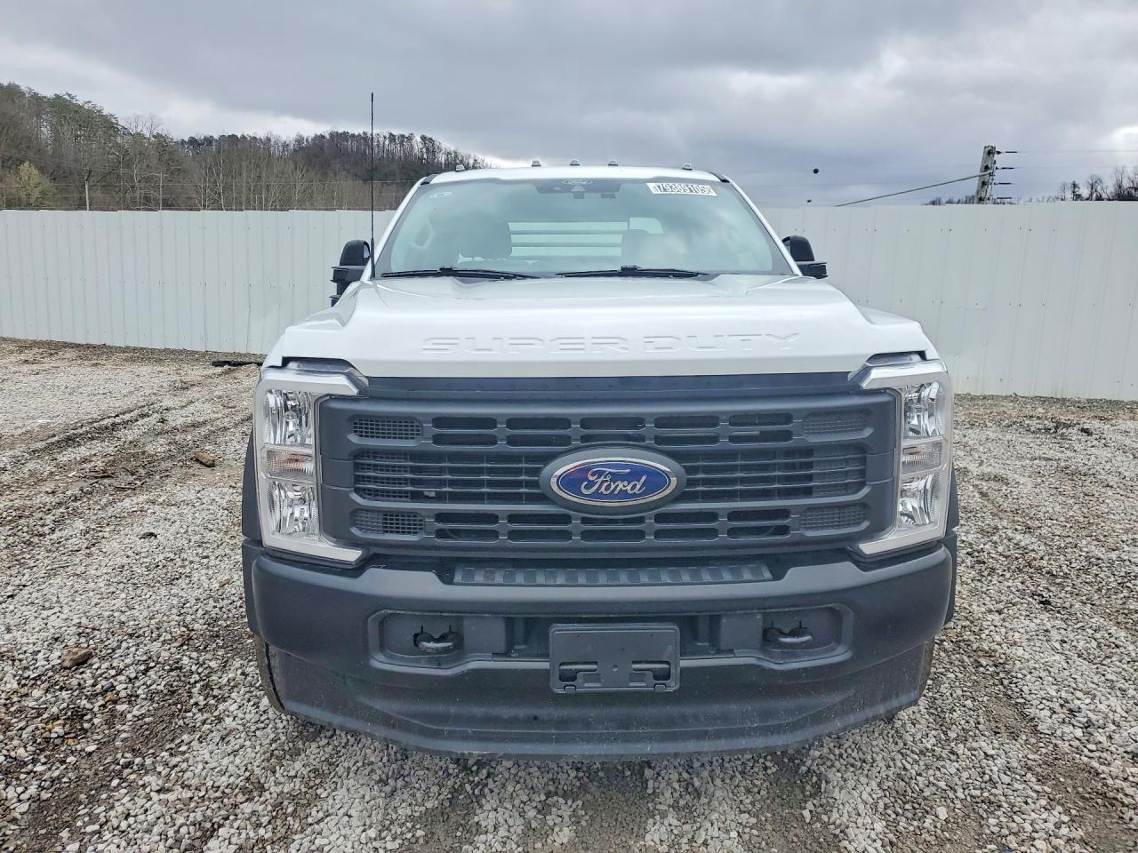 2025 Ford F450 Super Duty Flatbed Truck