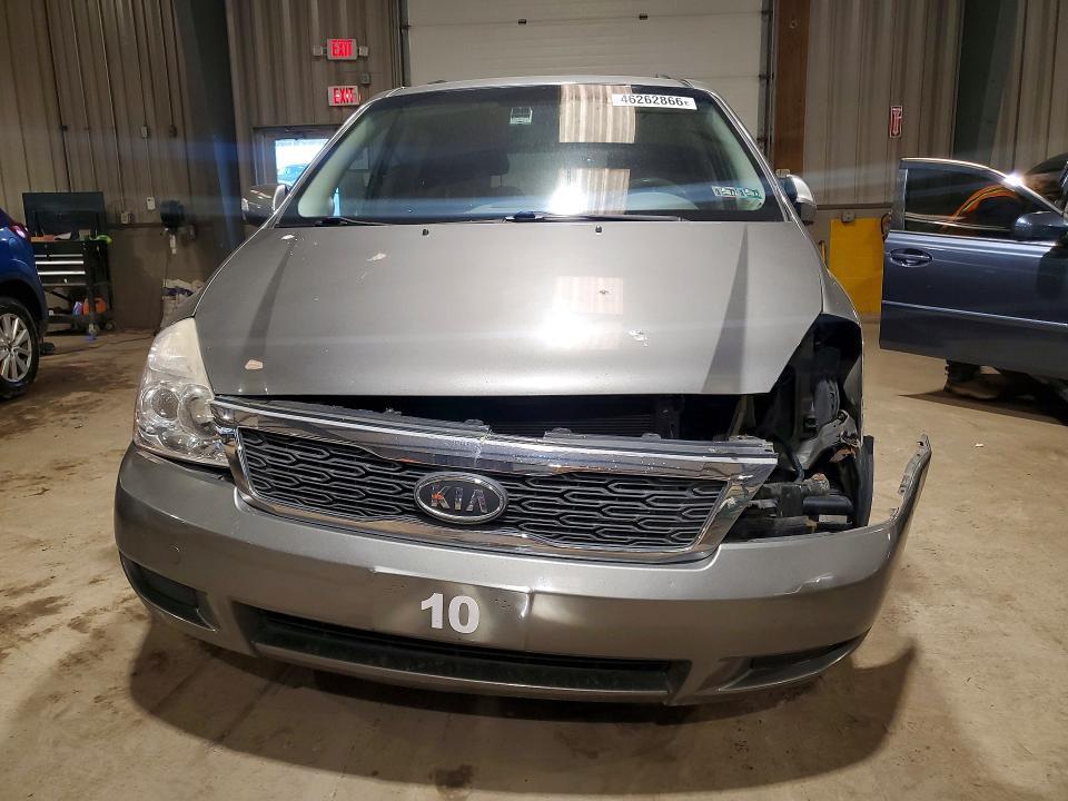 2012 KIA Sedona lx