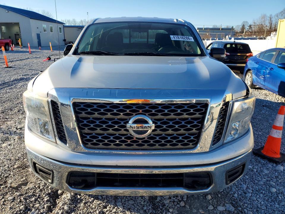 2017 Nissan Titan sv