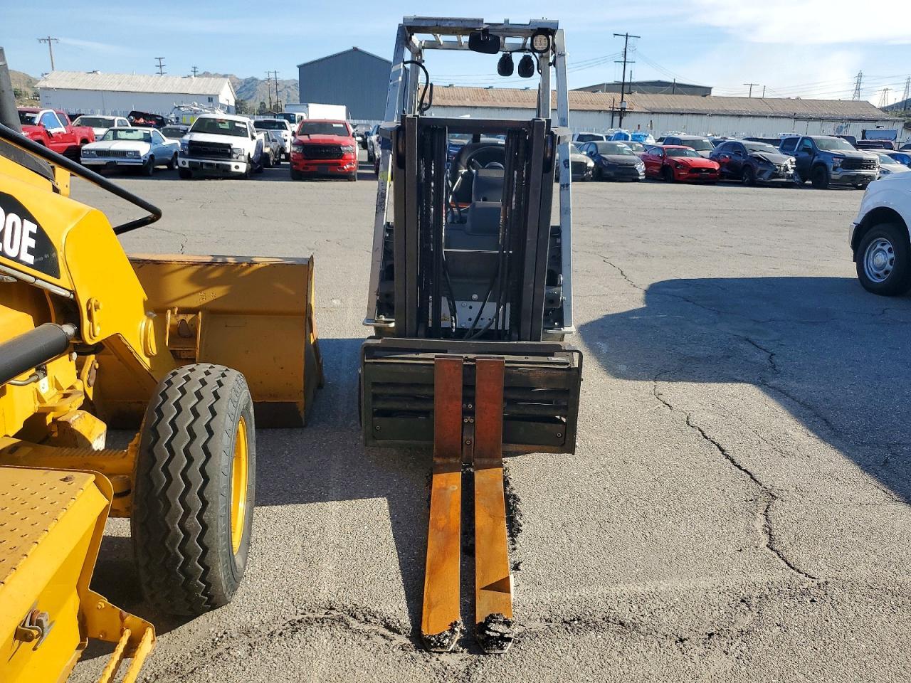 2015 Unicariers 2015 Niss Forklift