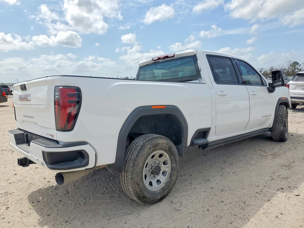 2024 GMC Sierra K2500 AT4