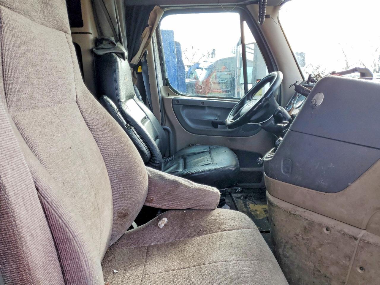 2016 Freigliner 2016 Freightliner Cascadia 125 Semi Truck