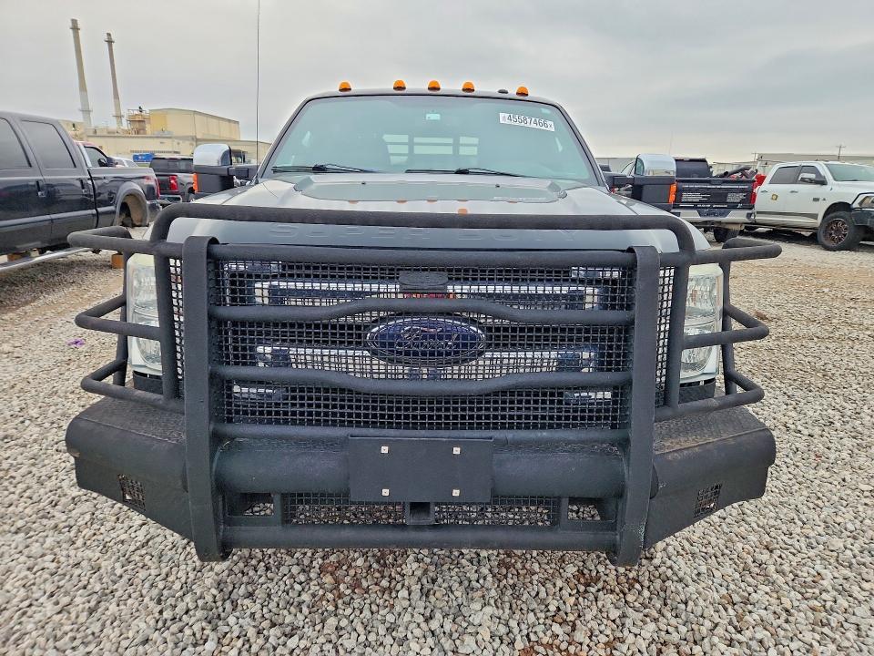 2016 Ford F350 Super Duty Flatbed Truck