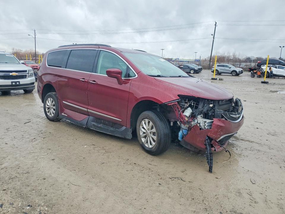 2017 Chrysler Pacifica Touring l