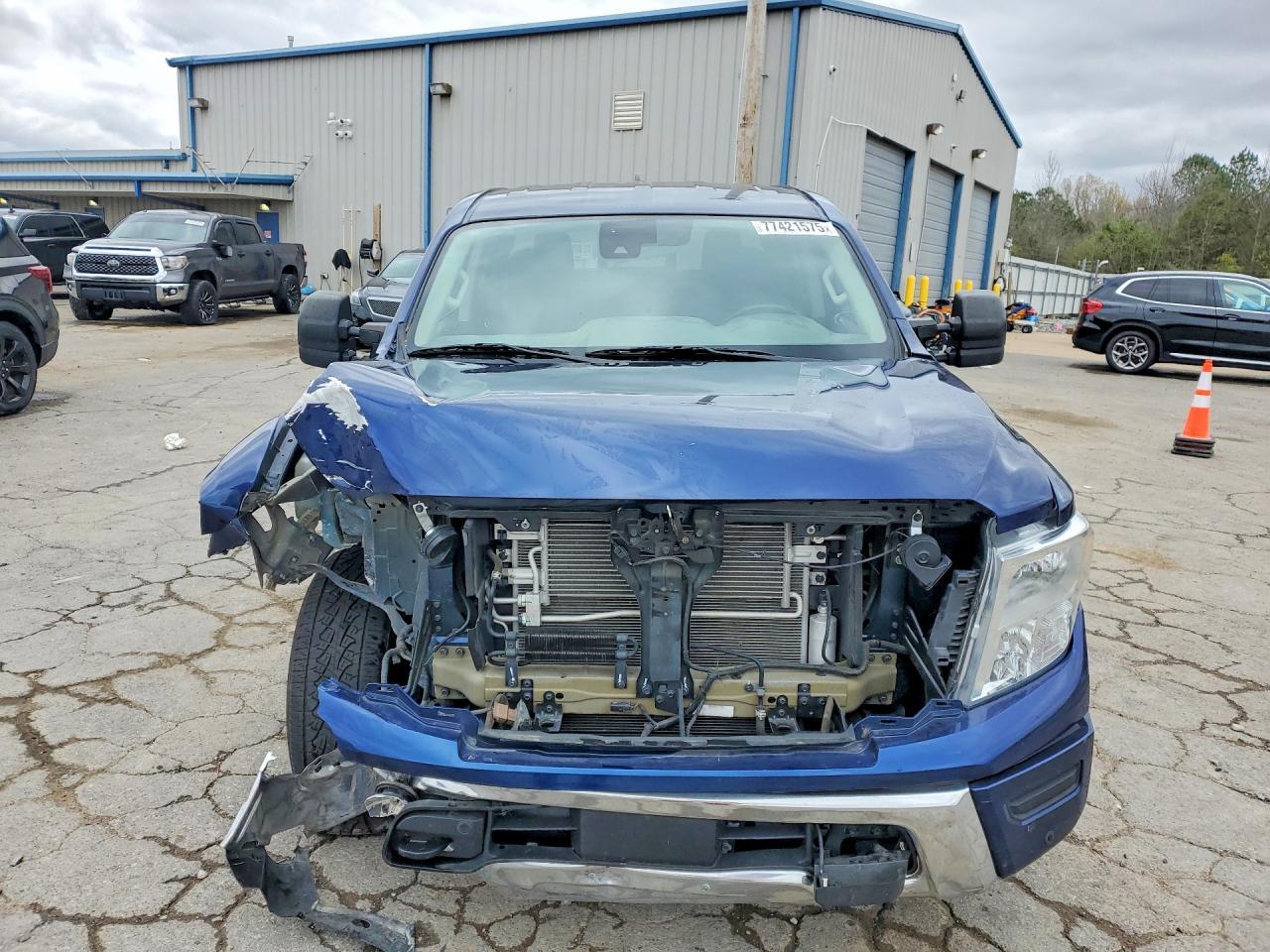 2023 Nissan Titan SV