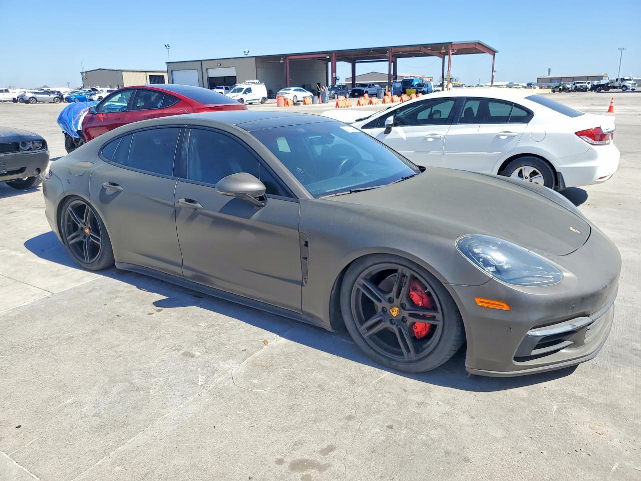 2017 Porsche Panamera 2