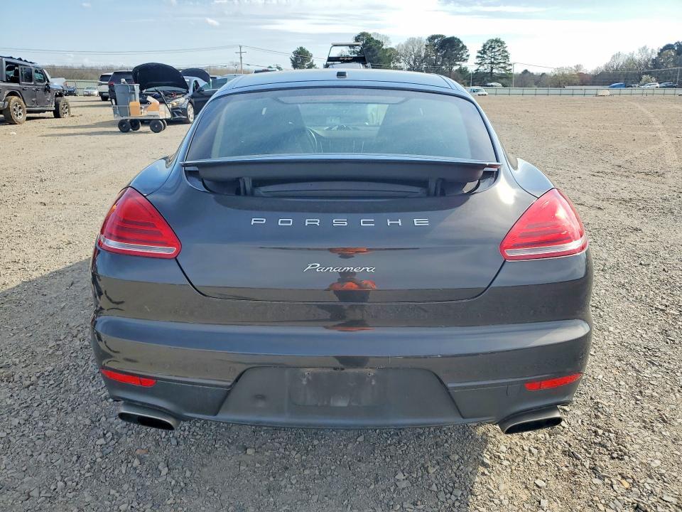 2016 Porsche Panamera 2