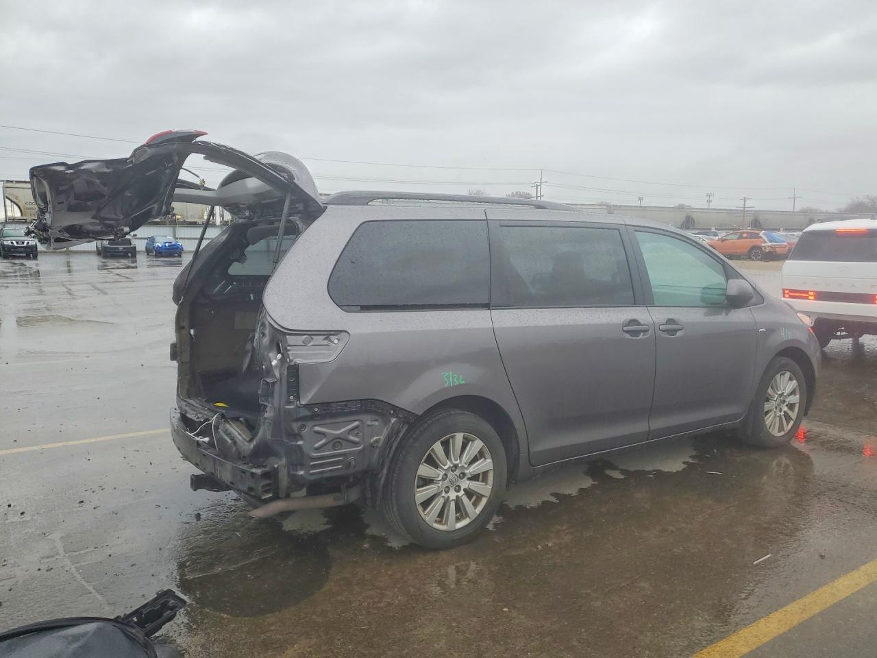 2017 Toyota Sienna le 7-passenger