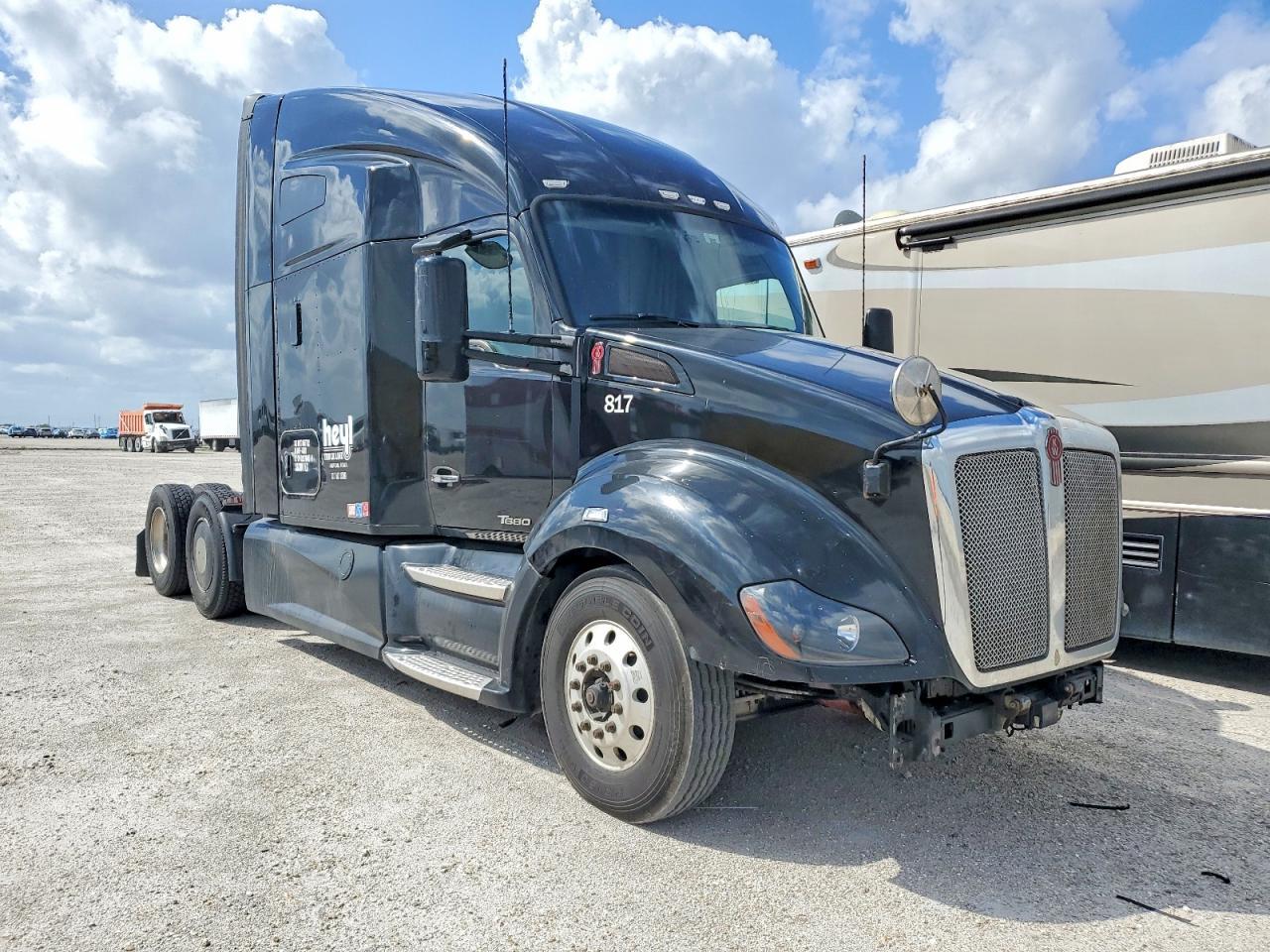 2018 Kenworth T680 Semi Truck