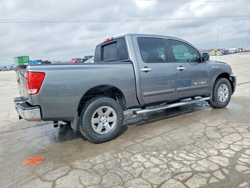 2014 Nissan Titan SV