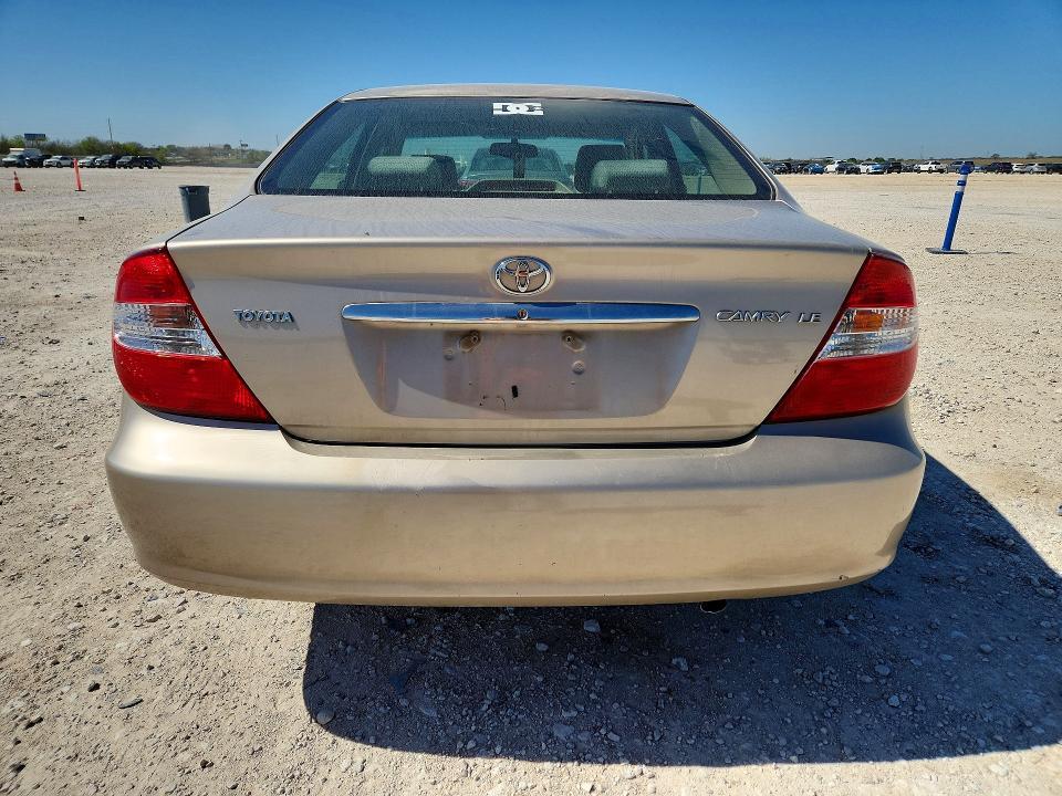 2004 Toyota Camry le