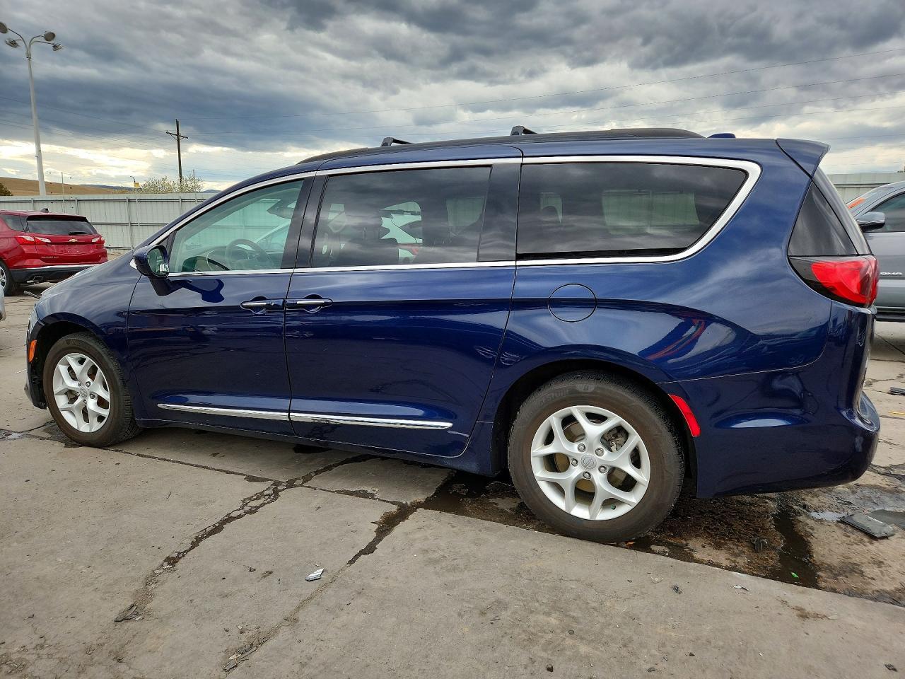 2017 Chrysler Pacifica Touring l