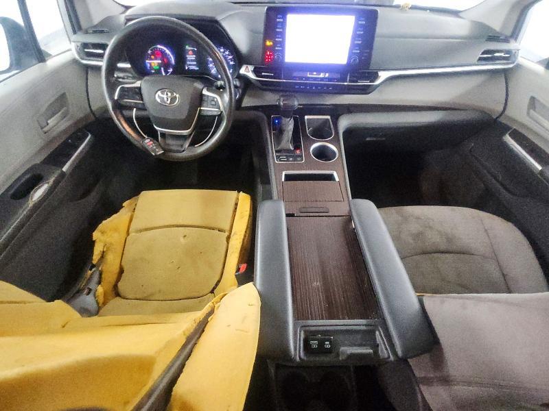 2021 Toyota Sienna le 8-passenger