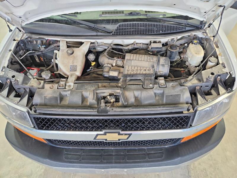 2017 Chev Express 4500 W/14' BOX
