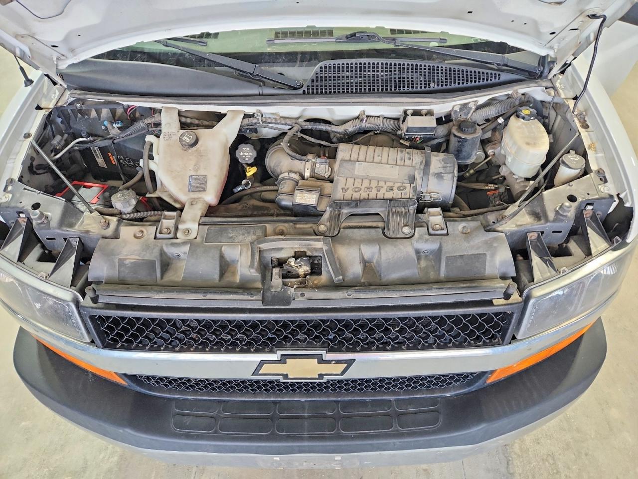 2017 Chev Express 4500 W/14' BOX