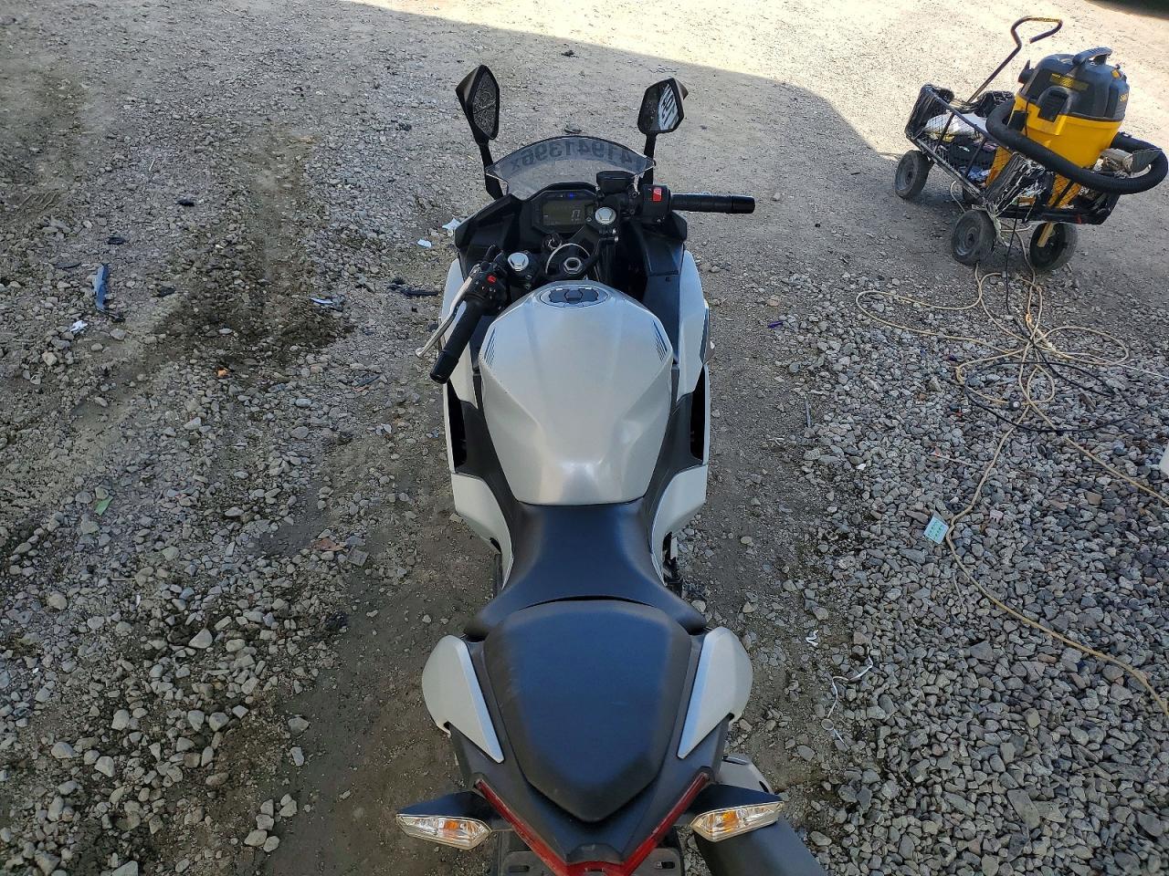 2025 Kawasaki EX500 H