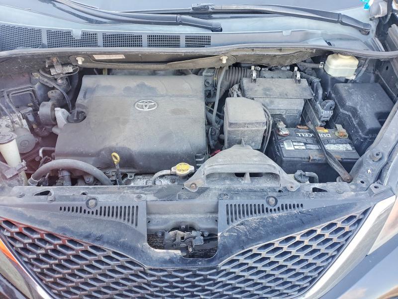2016 Toyota Sienna se 8-passenger