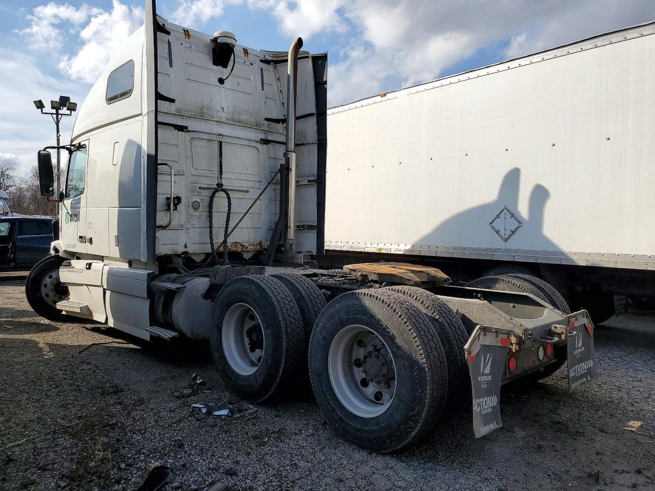 2012 Volvo VNL Semi Truck