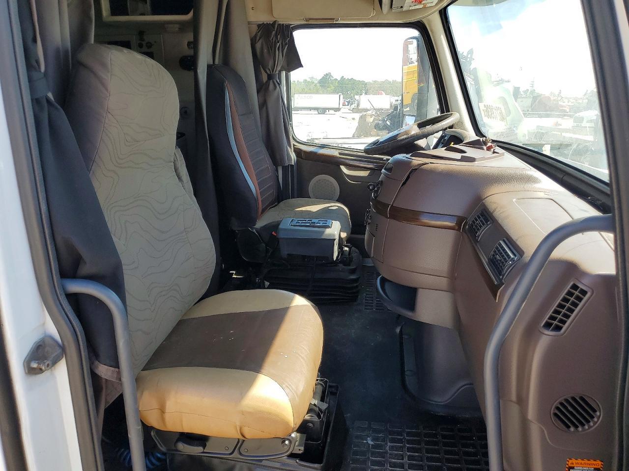 2015 Volvo VNL Semi Truck