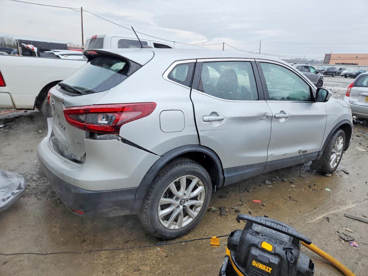 2022 Nissan Rogue Sport s