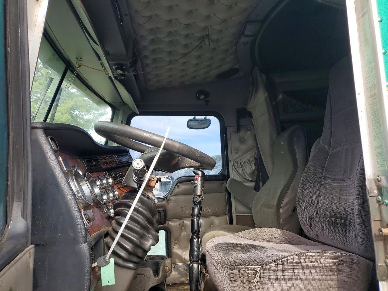 2006 Kenworth W990 Semi Truck