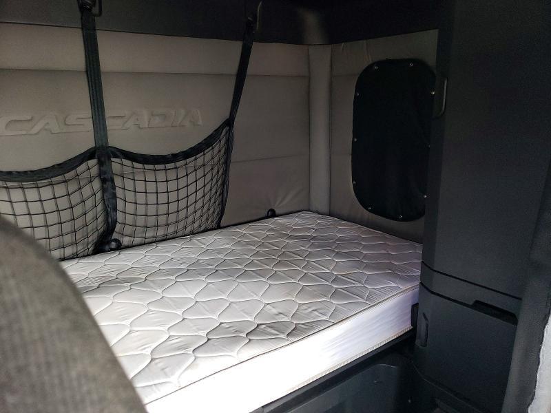 2020 Freigliner 2020 Freightliner Cascadia 126 Semi Truck