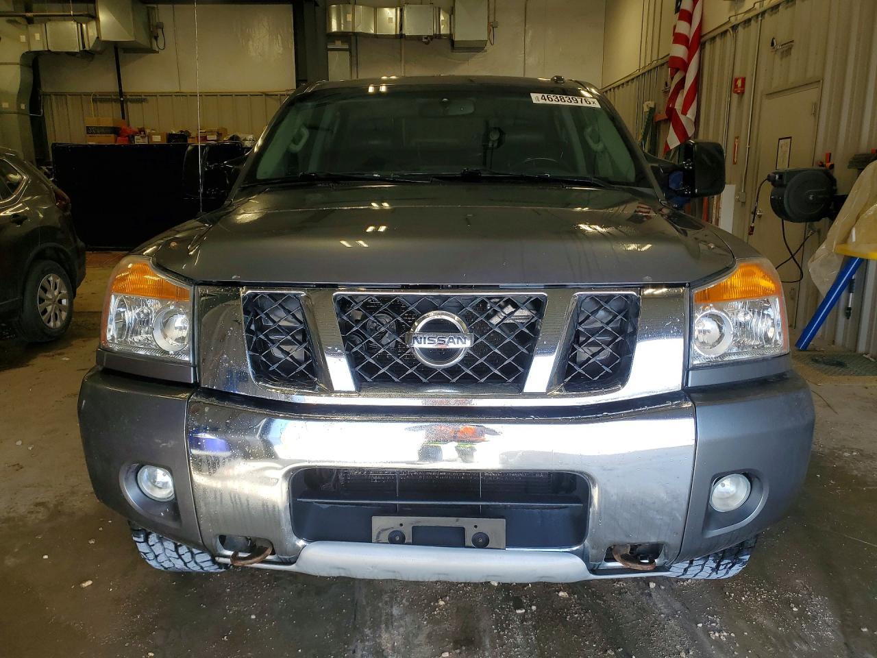 2014 Nissan Titan SV