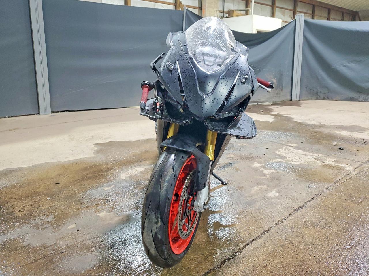 2024 Aprilia RSV4 1100