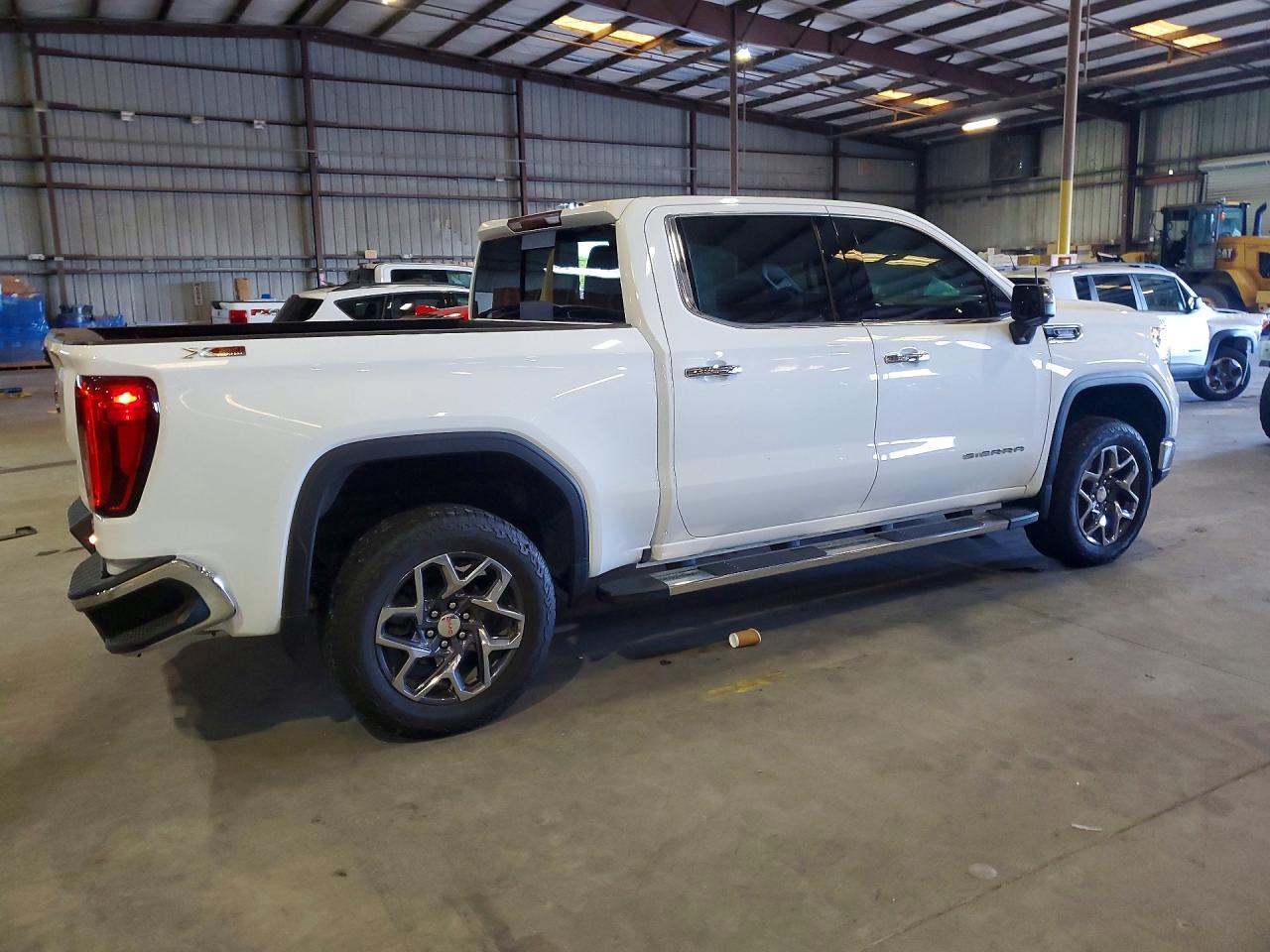 2025 GMC Sierra K1500 SLT