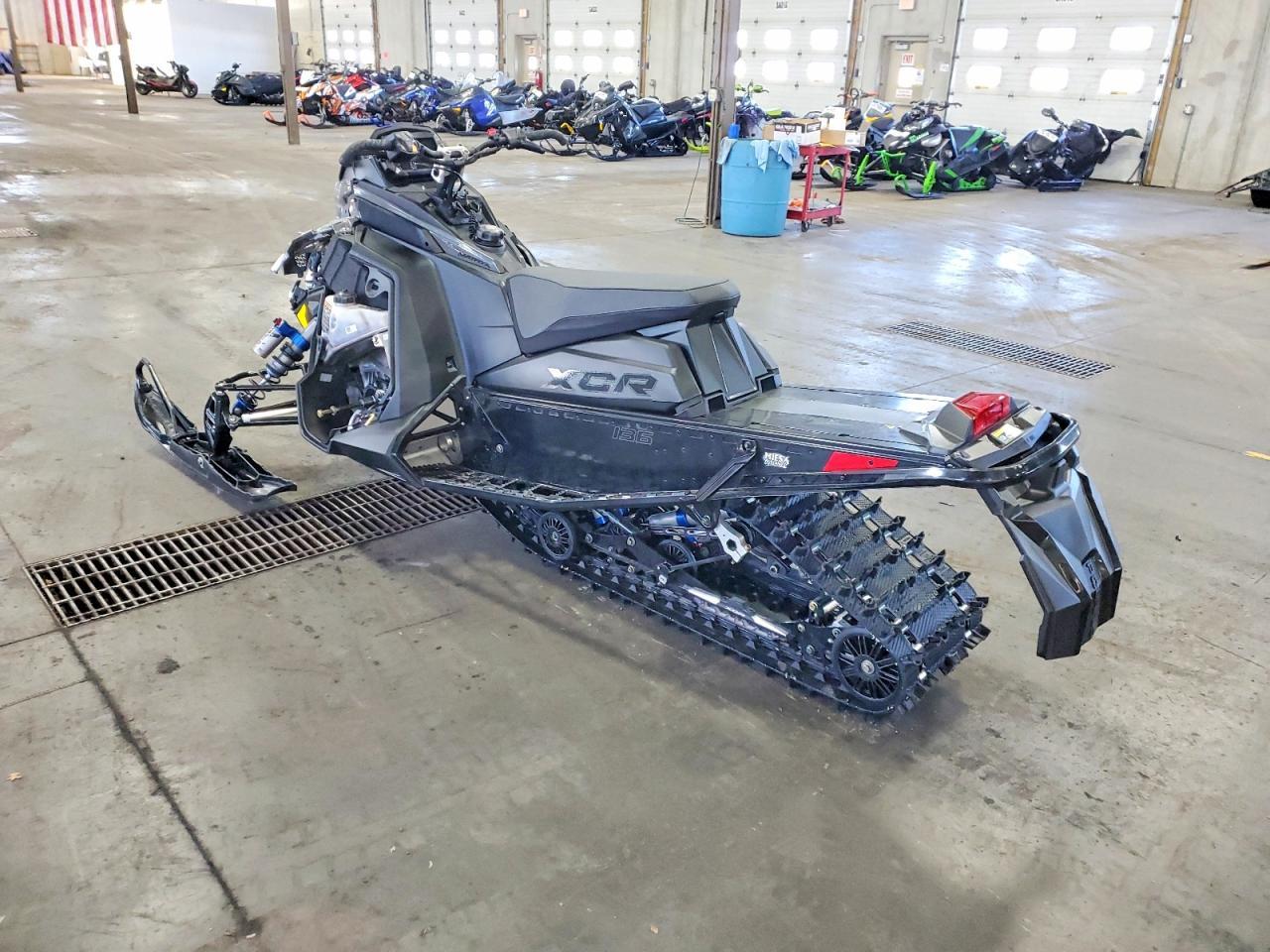 2025 Polaris Indy 850 XCR 136