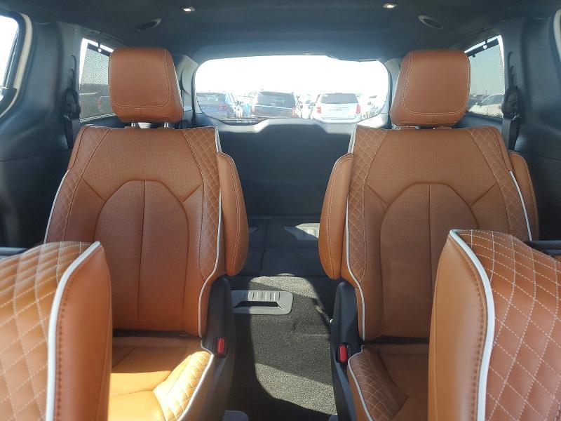 2025 Chrysler Pacifica Hybrid Pinnacle