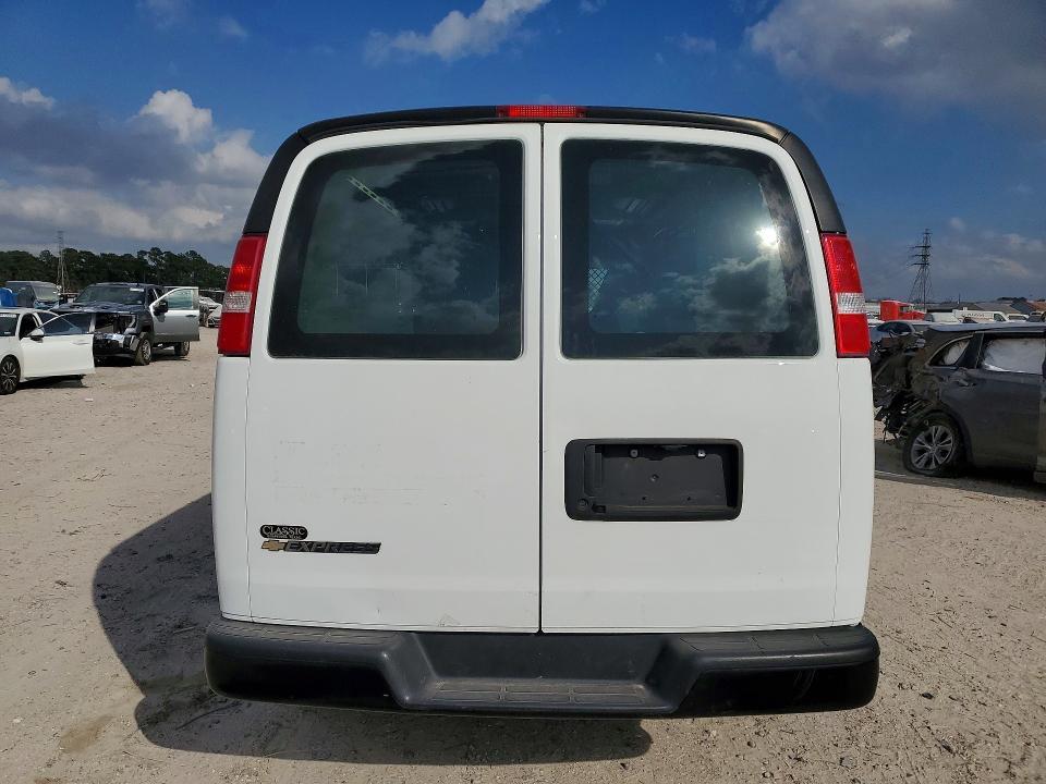 2023 Chevrolet Express G2500