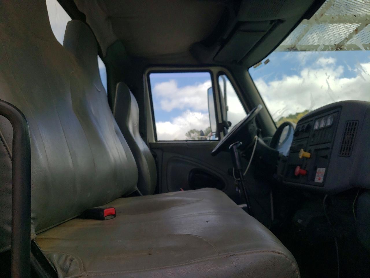 2005 International 2005 Intl 7400 6X4-Bucket Truck