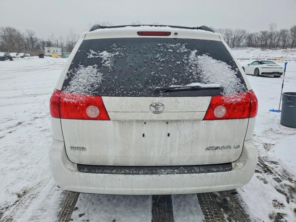 2009 Toyota Sienna le 8-passenger