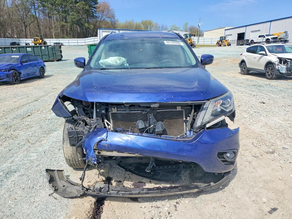 2018 Nissan Pathfinder sv