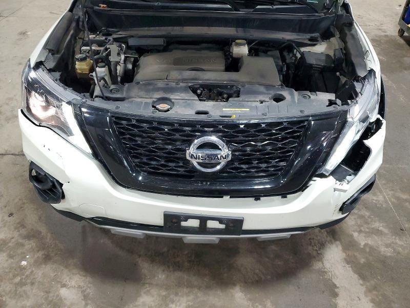 2019 Nissan Pathfinder sv