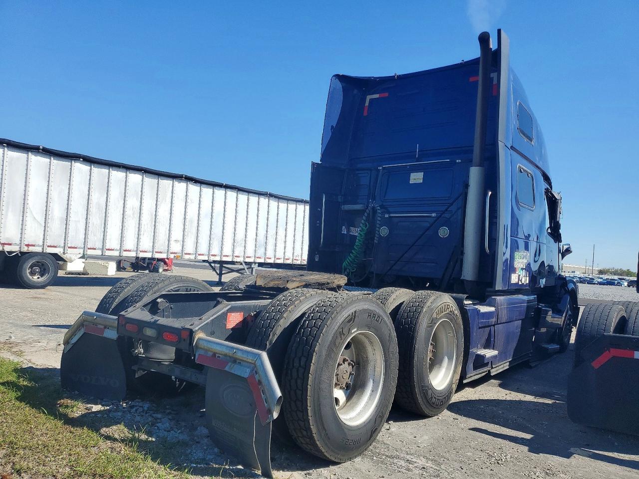 2016 Volvo VNL Semi Truck