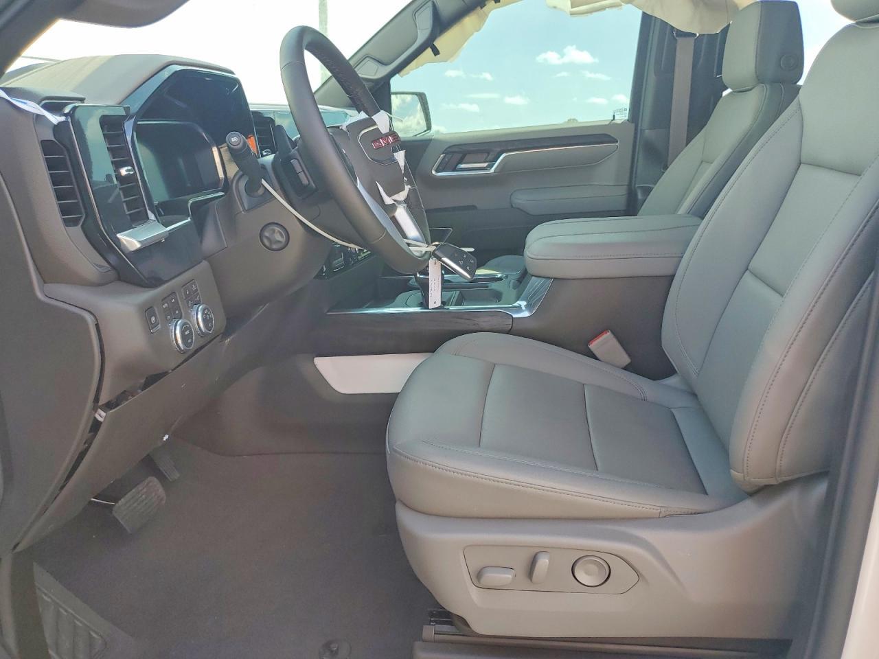 2026 GMC Sierra K1500 SLT