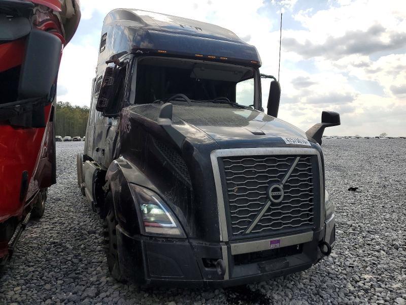 2021 Volvo VNL Semi Truck