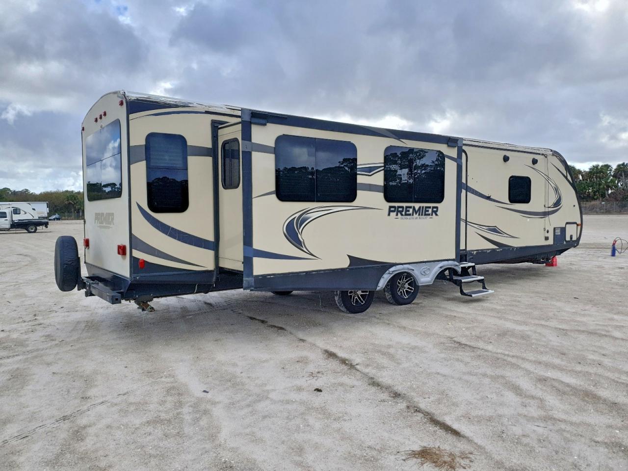 2018 Keystone Premier Camper