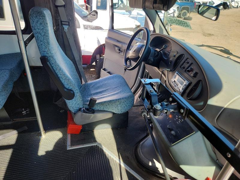 2002 Ford Econoline E350 Super Duty Cutaway Van