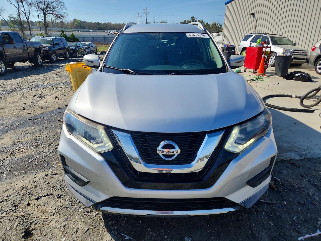 2017 Nissan Rogue sv