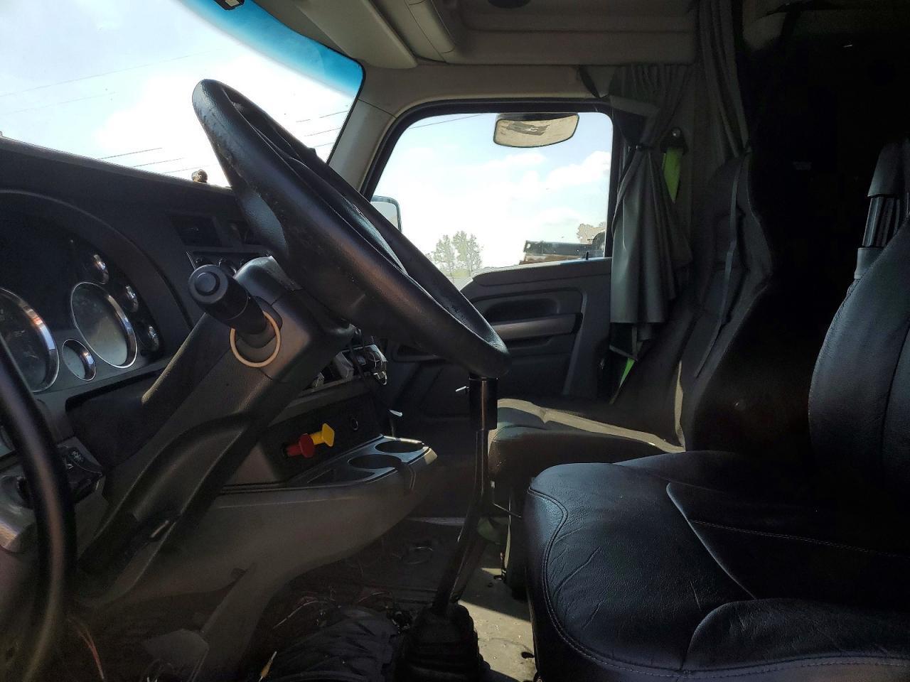 2017 Kenworth Construction T680